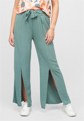Sommerhose mit seitlich. Schlitzen und Bindegürtel green L